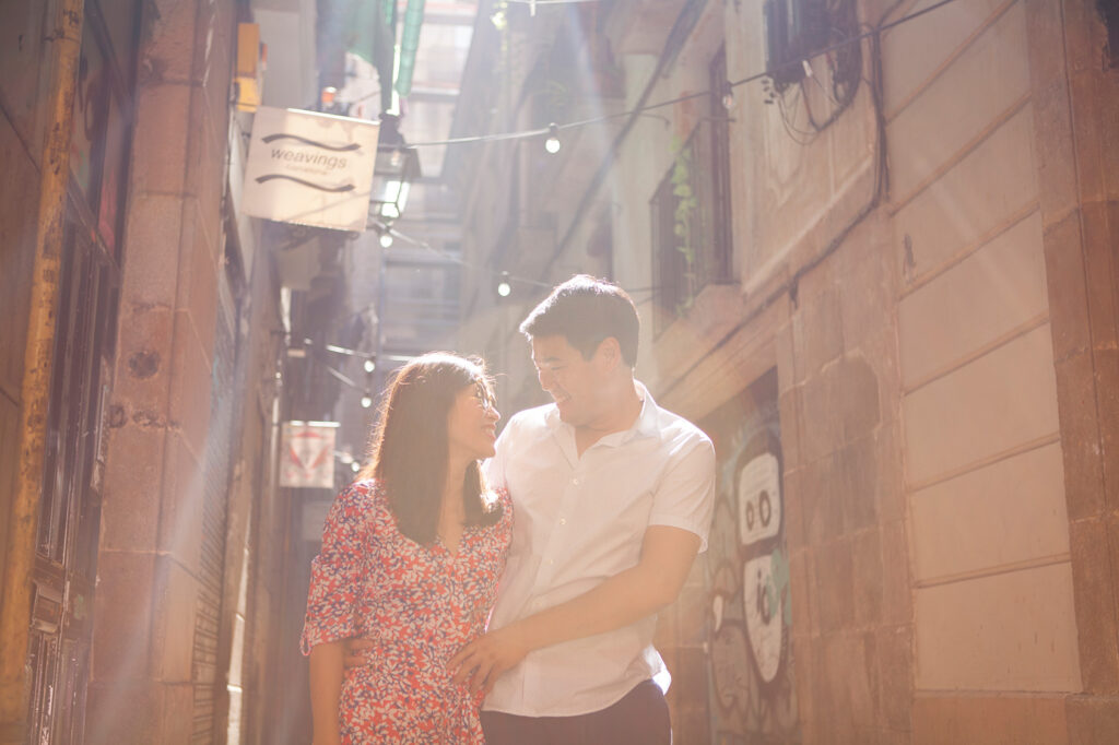 romantic-vacation-photos-barcelona-photoshoot-pickapictour