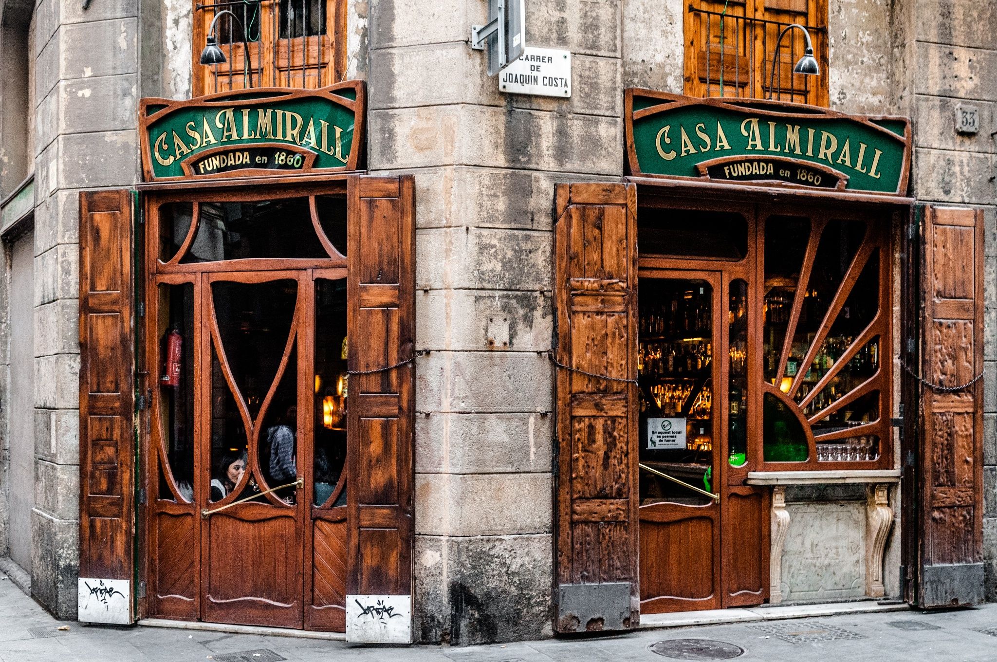 Best oldest bars in Barcelona by Pickapictour