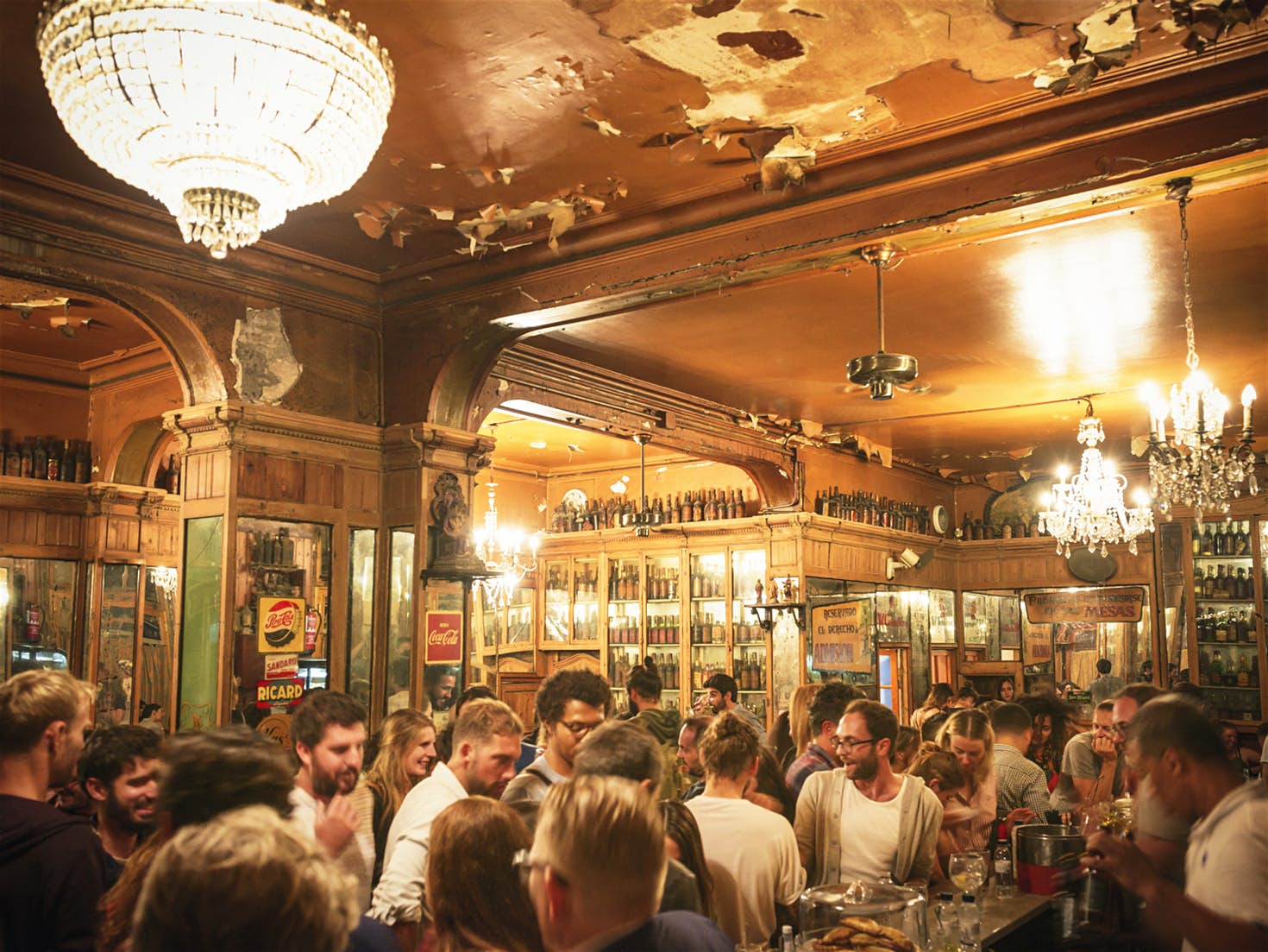 Best oldest Bars in Barcelona by Pickapictour
