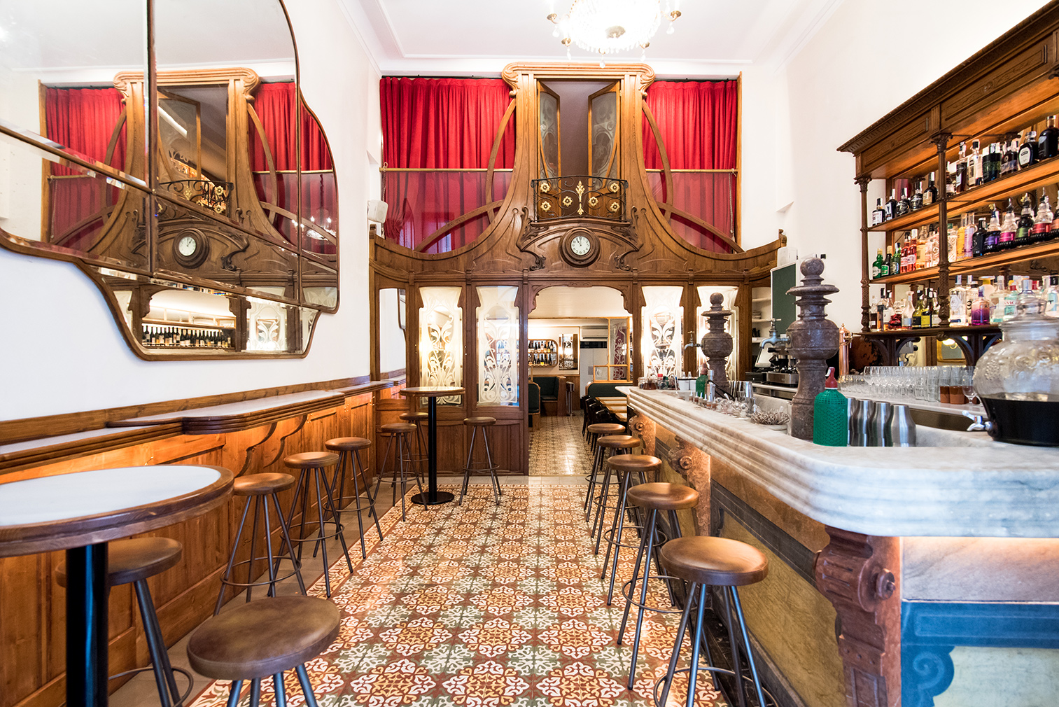 Best oldest bars in Barcelona by Pickapictour