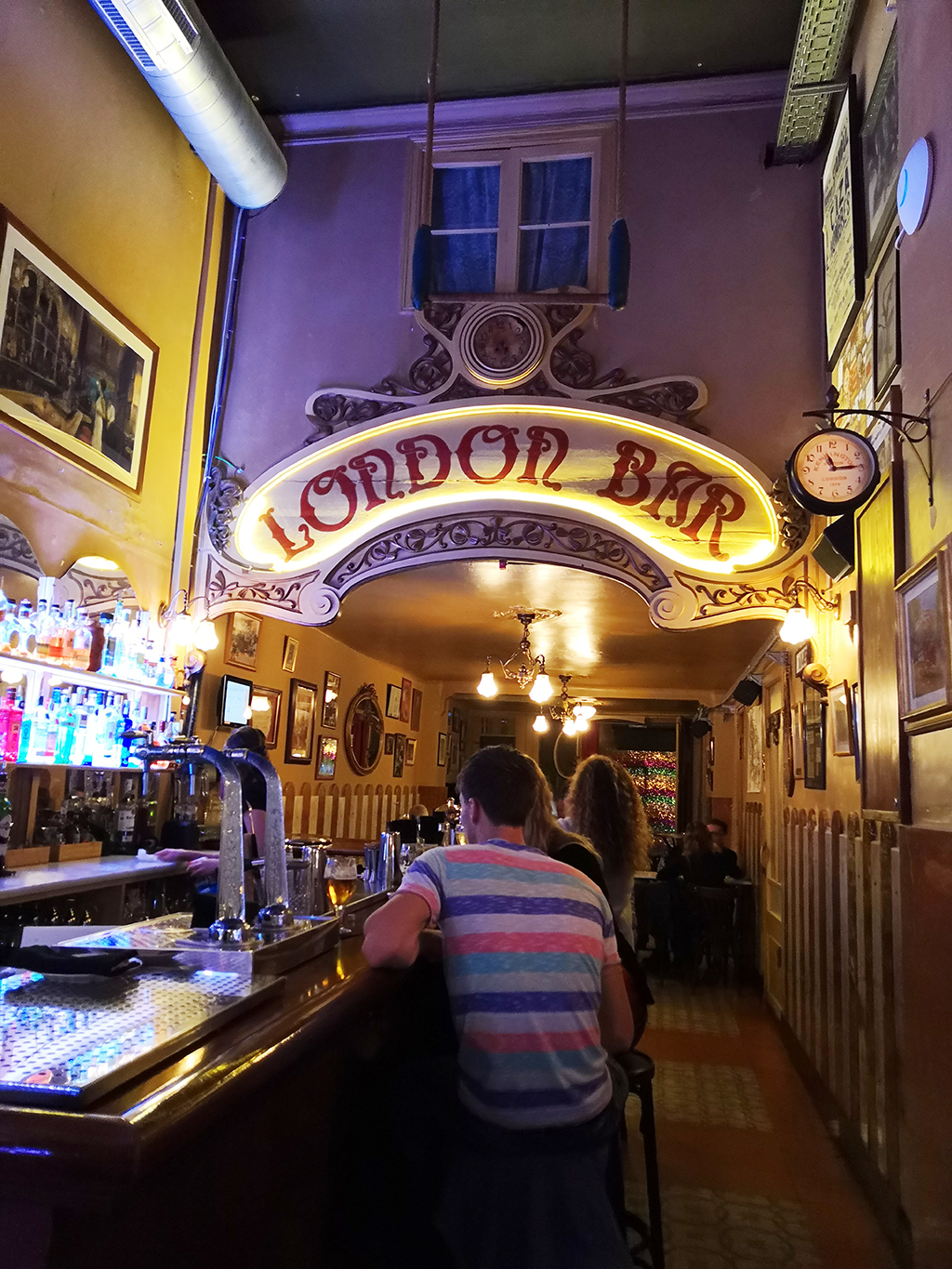 Best oldest bars in Barcelona by Pickapictour