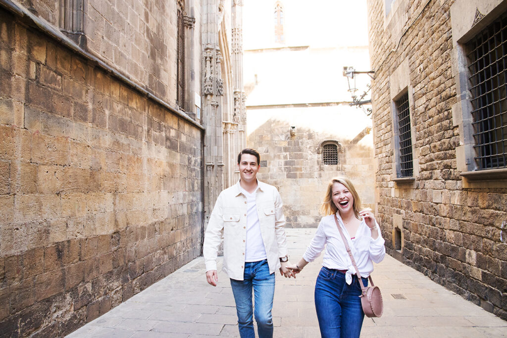 Couple Photo Shoot in Gothic Quarter Barcelona by Pickapictour