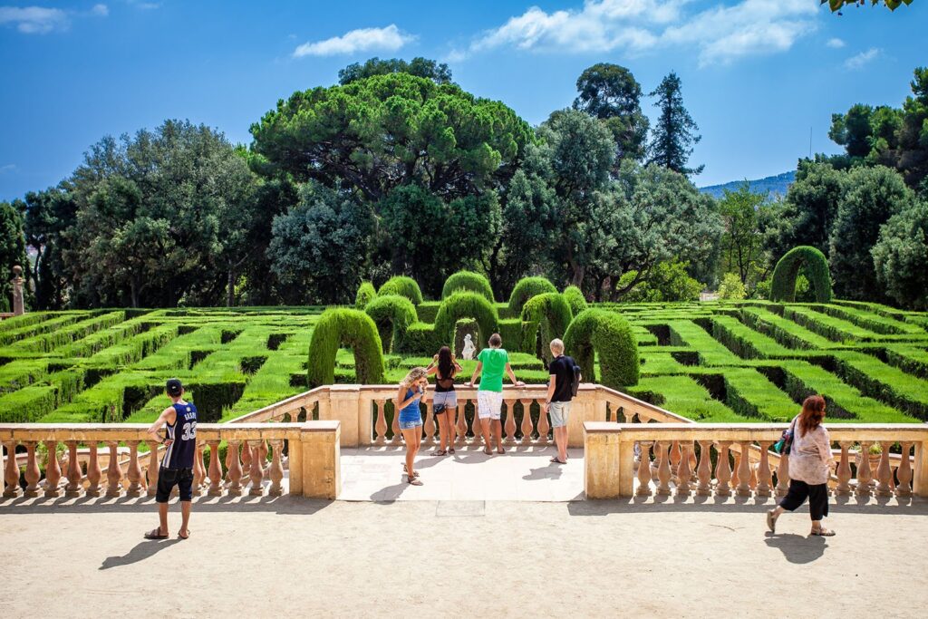 park-labyrinth-laberint-barcelona-pickapictour