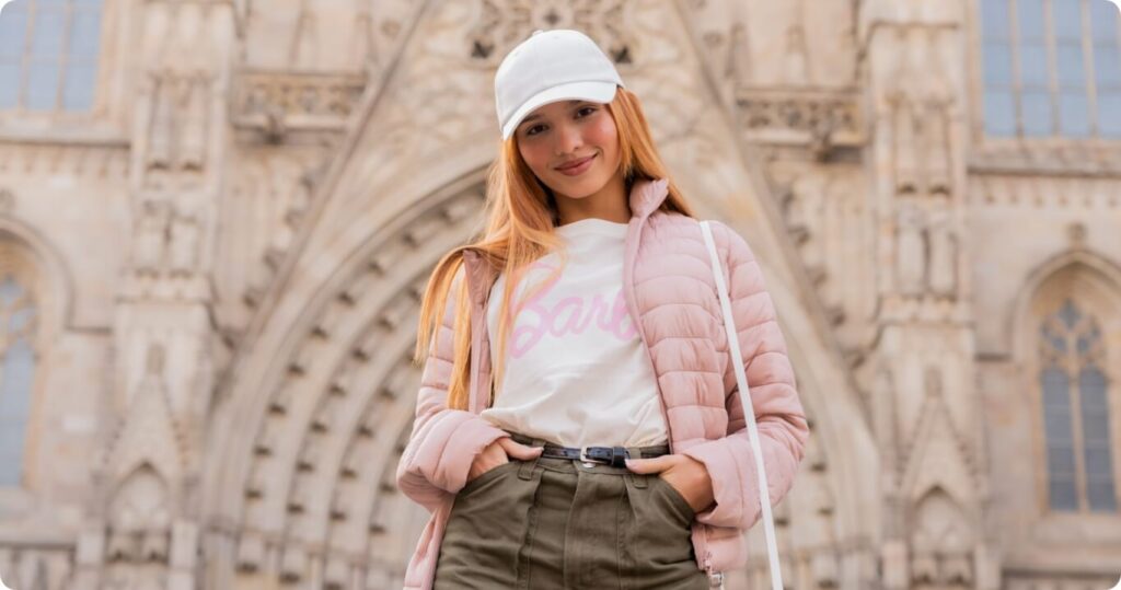 Chica en la Catedral de Barcelona